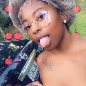 Meet your Posher, Raquel